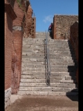 01630 ostia - regio ii - insula vii - teatro (ii,vii,2) - aufgang - mitte.jpg